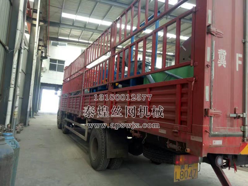 發(fā)往四川成都的連罐拉絲機(jī)正在發(fā)貨中